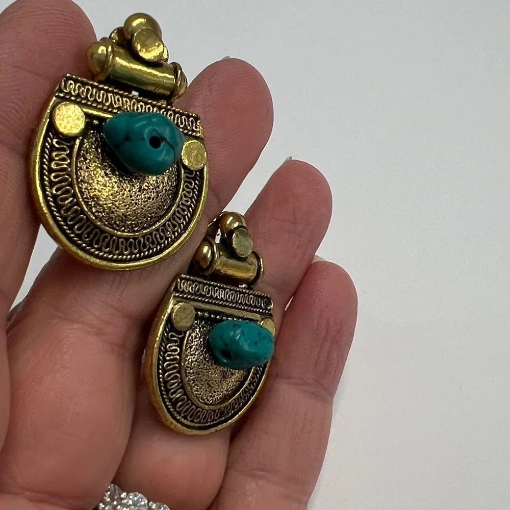 Jan Michaels Style Etched Tourqoise Copper Metal Clip Earrings